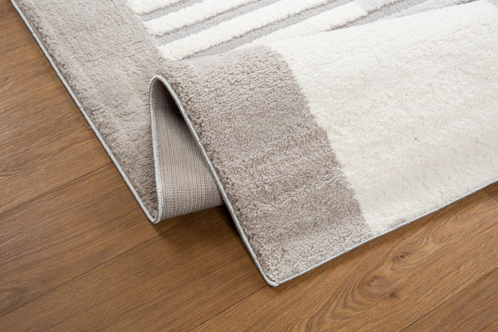 Large View Oscar Soft Geometric Rug