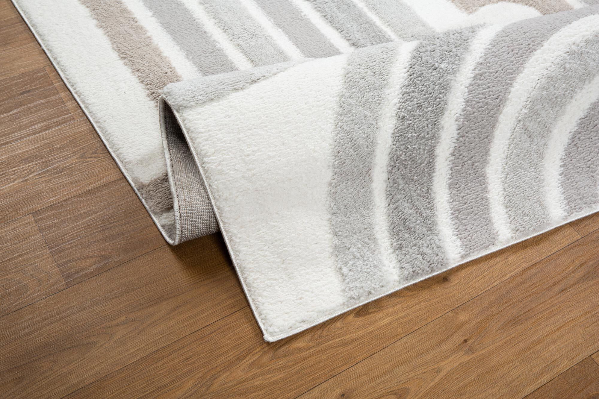 Oscar Soft Geometric Rug
