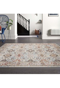 Nyle Traditional Floral Rug