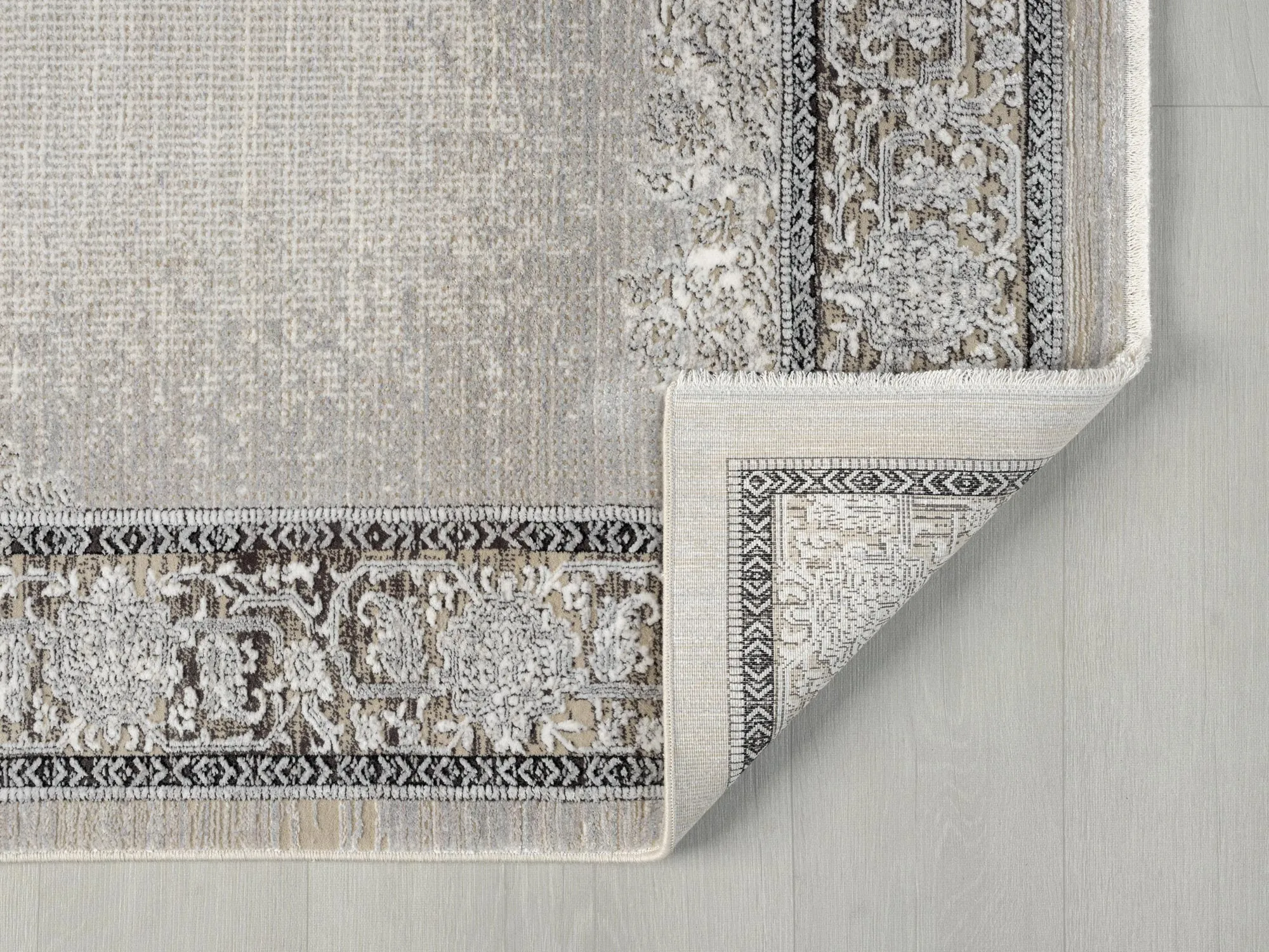 Fendi Traditional Medallion Rug