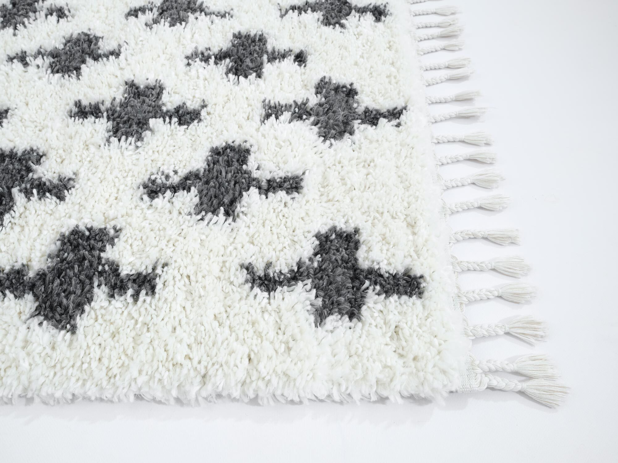 Large View Larry Beige Moroccan Shaggy Rug