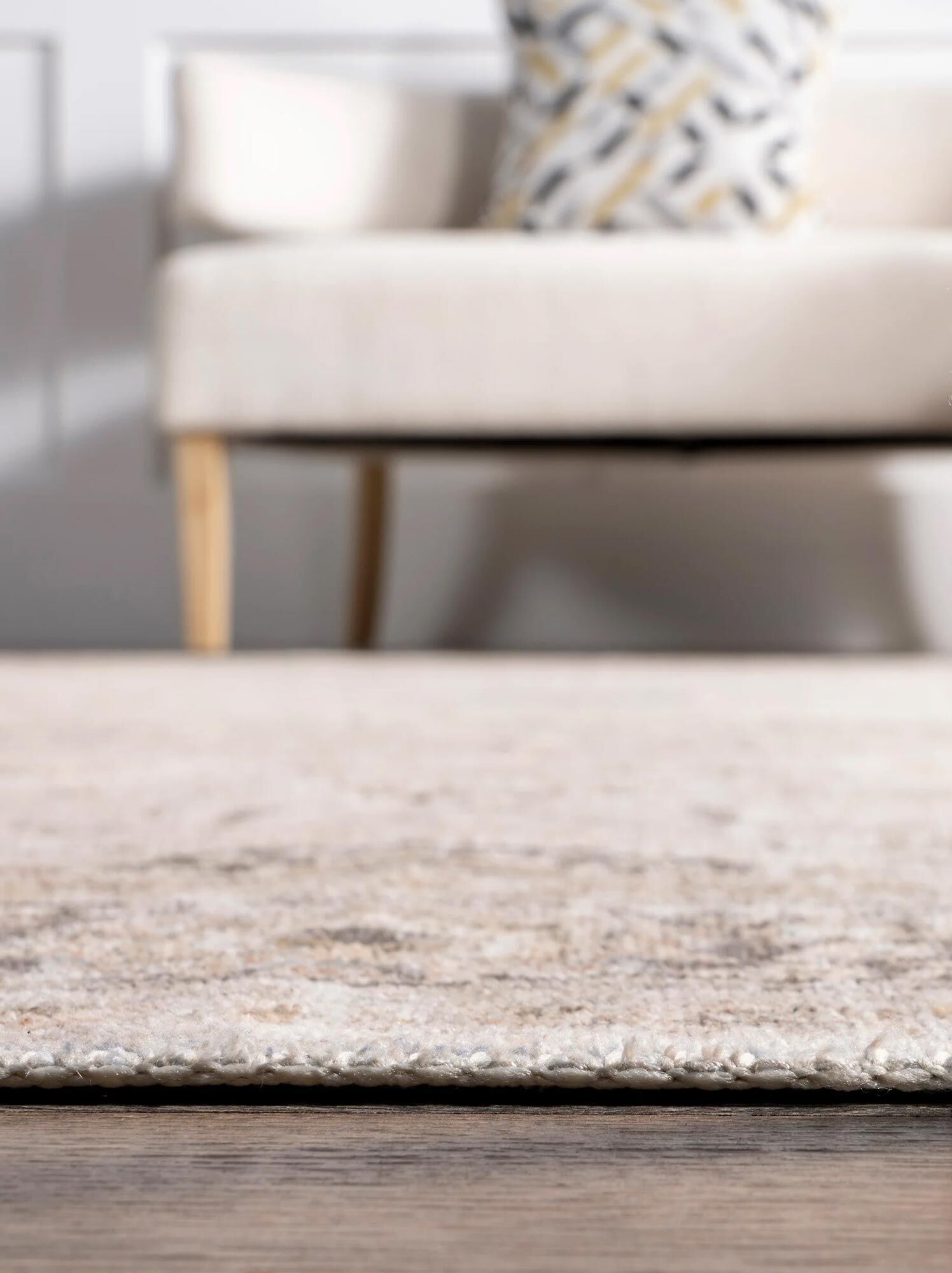 Large View Timeless Traditional Floral Rug