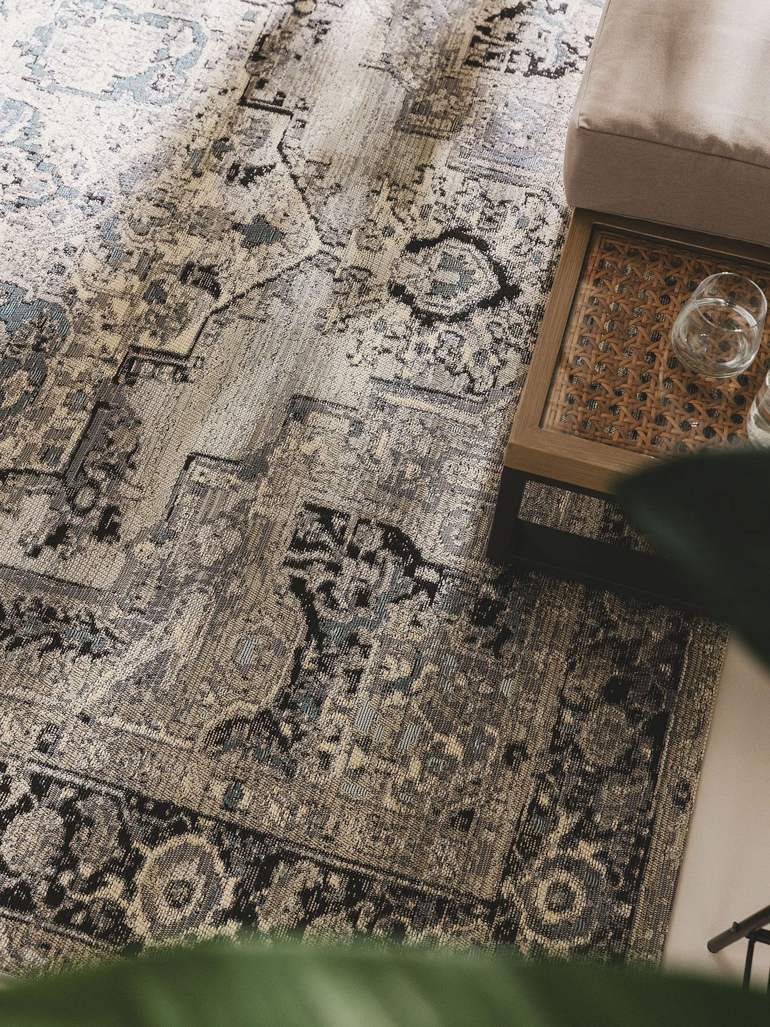 Large View Aperto Medallion Flatweave Rug