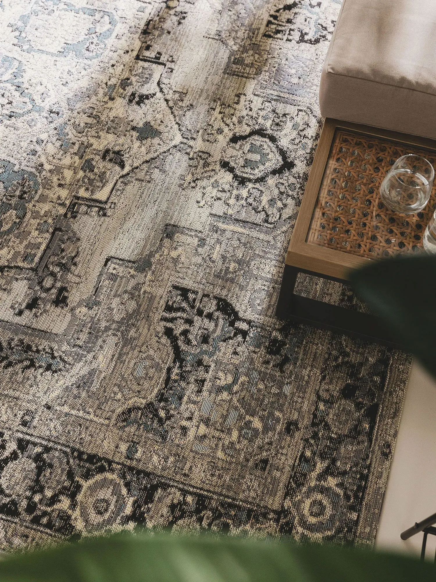 Large View Aperto Medallion Flatweave Rug