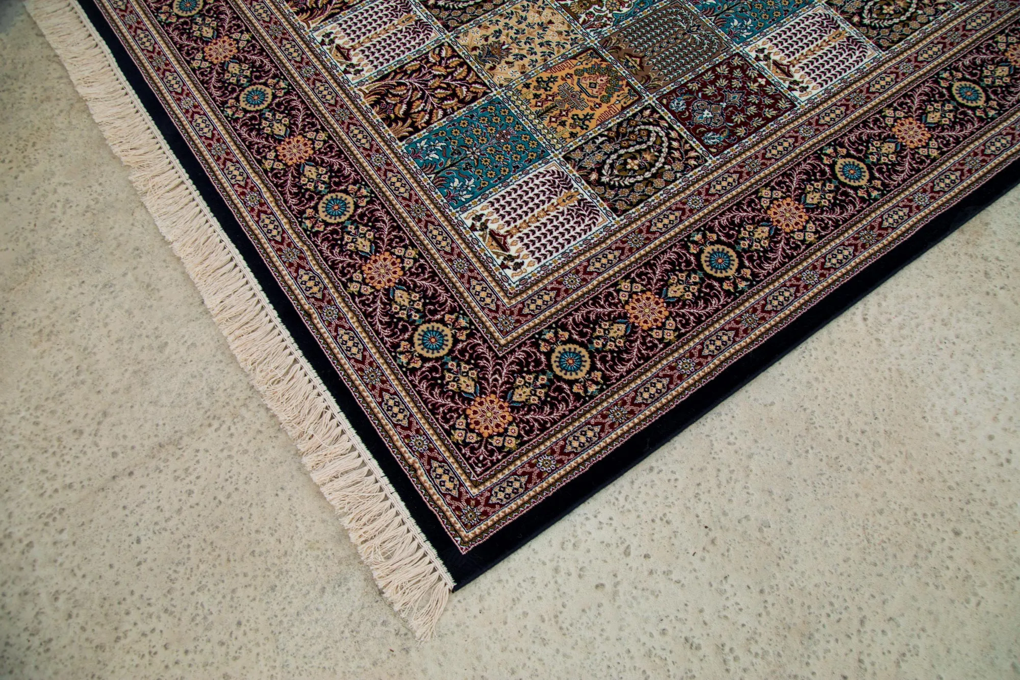 Large View Mona Classic Oriental Fringed Rug