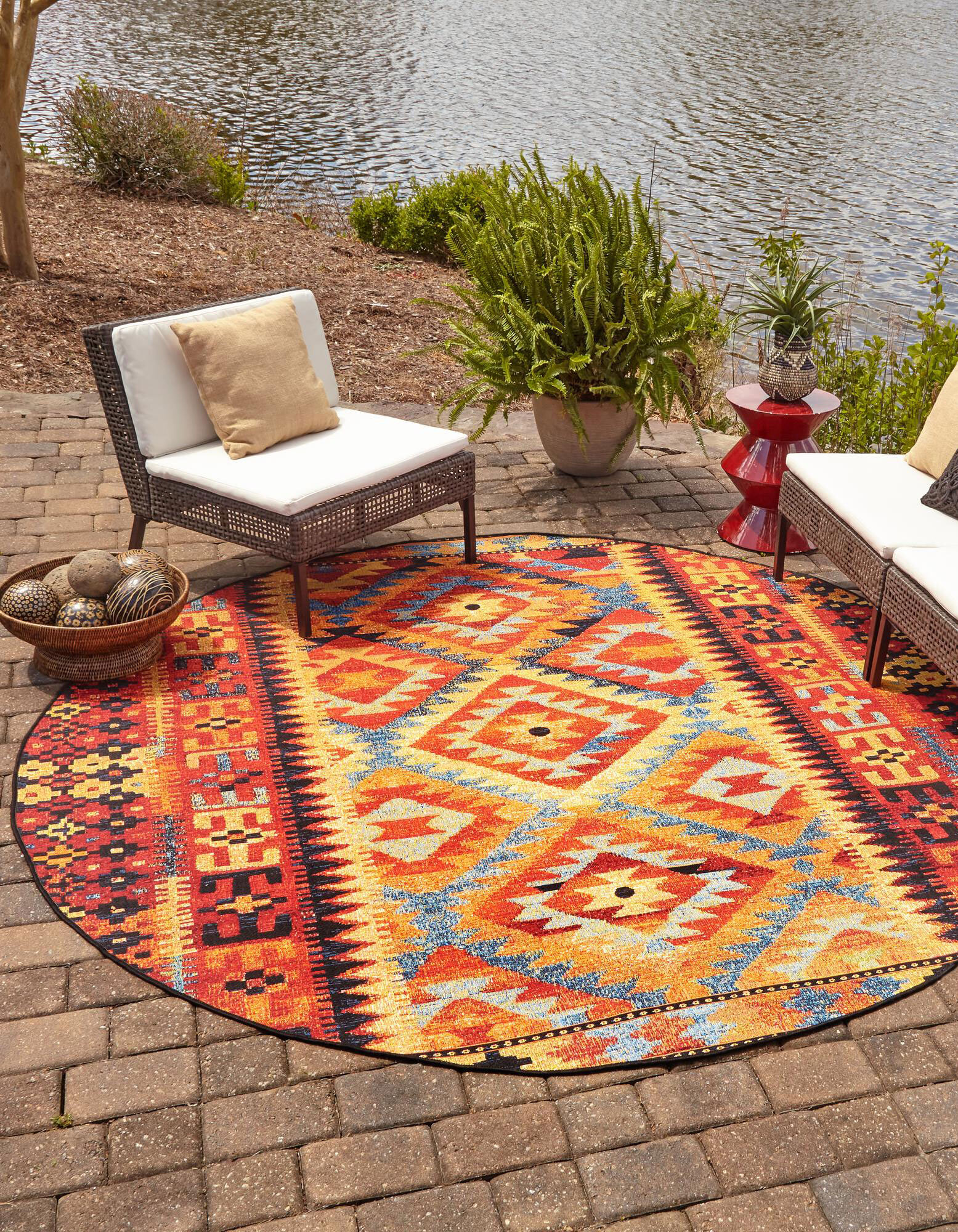 Round indoor outdoor rugs discount