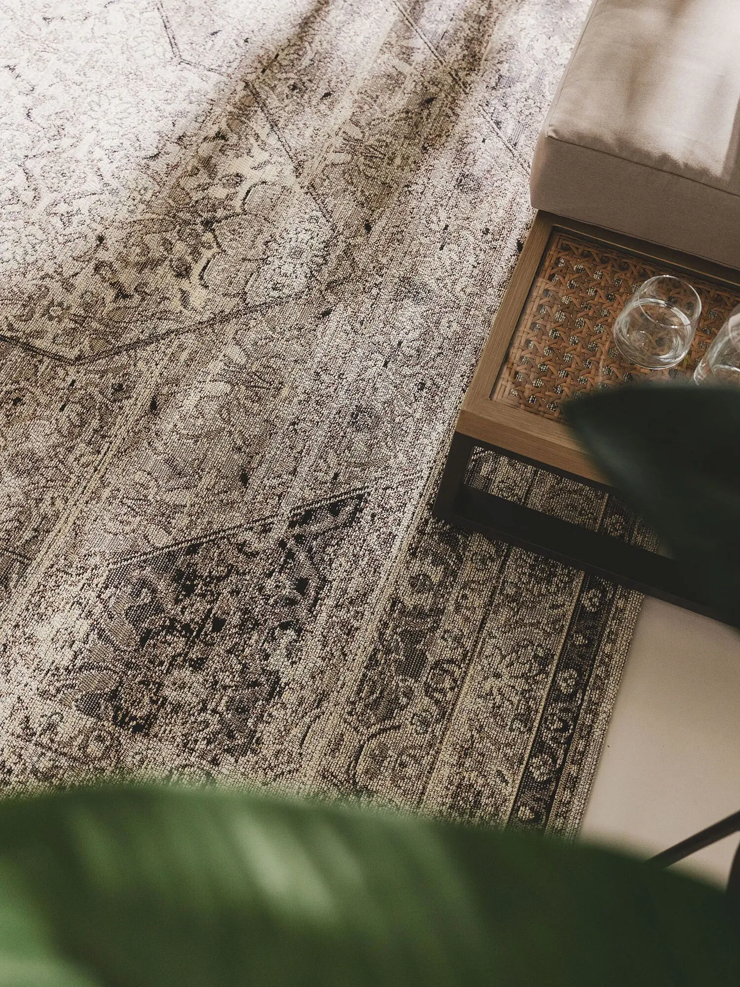 Large View Aperto Floral Medallion Rug