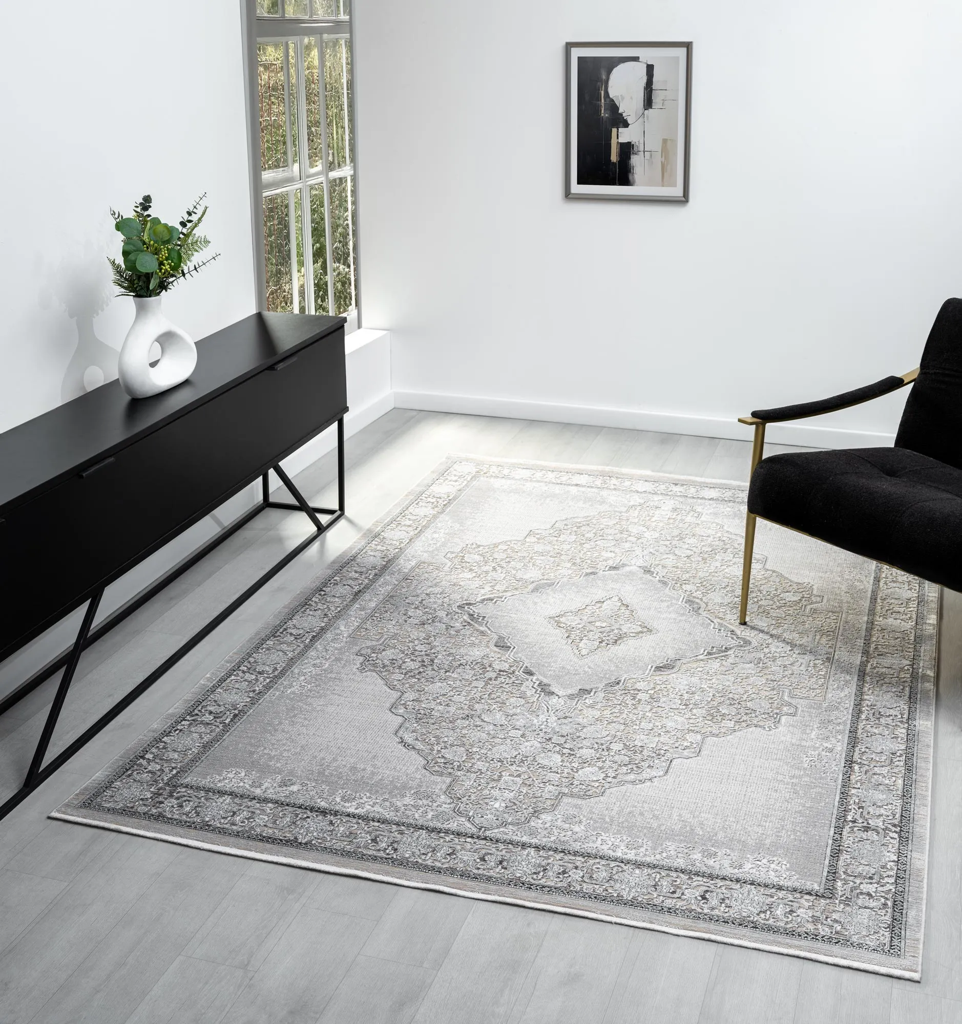 Fendi Traditional Medallion Rug
