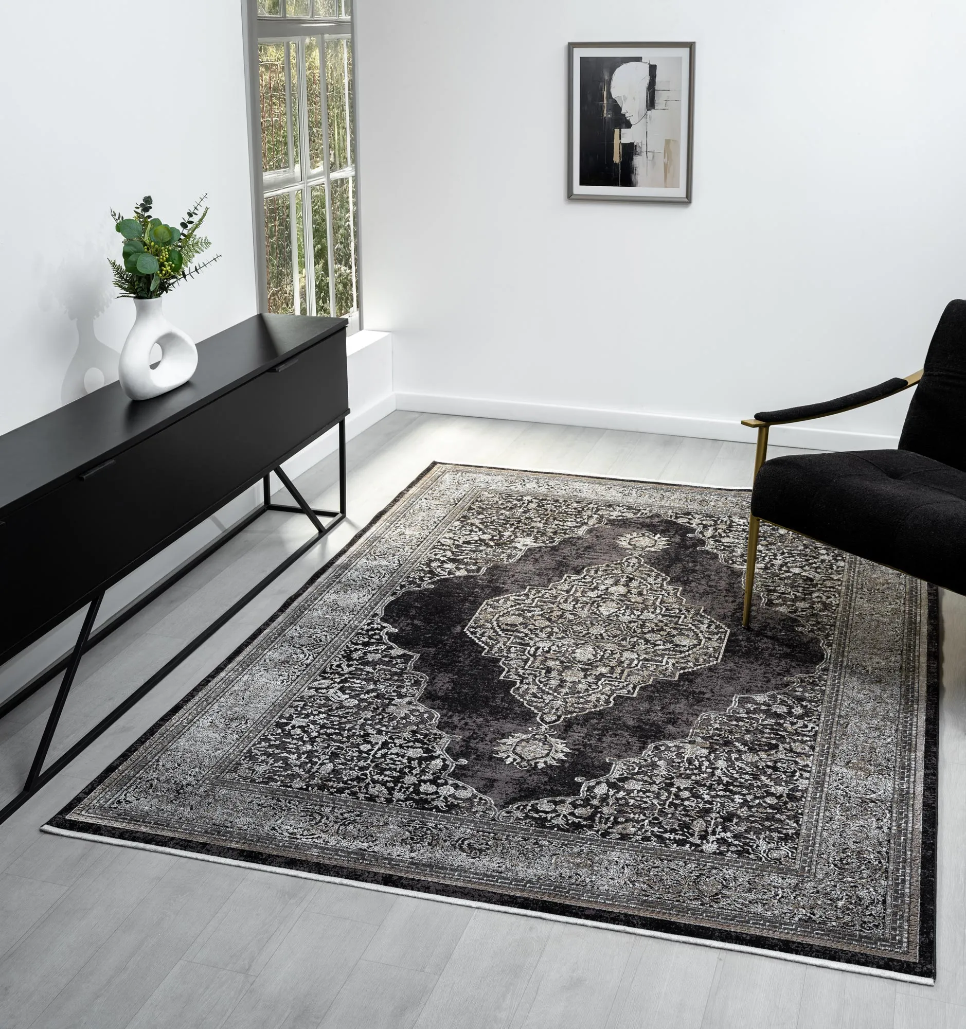 Fendi Traditional Medallion Rug