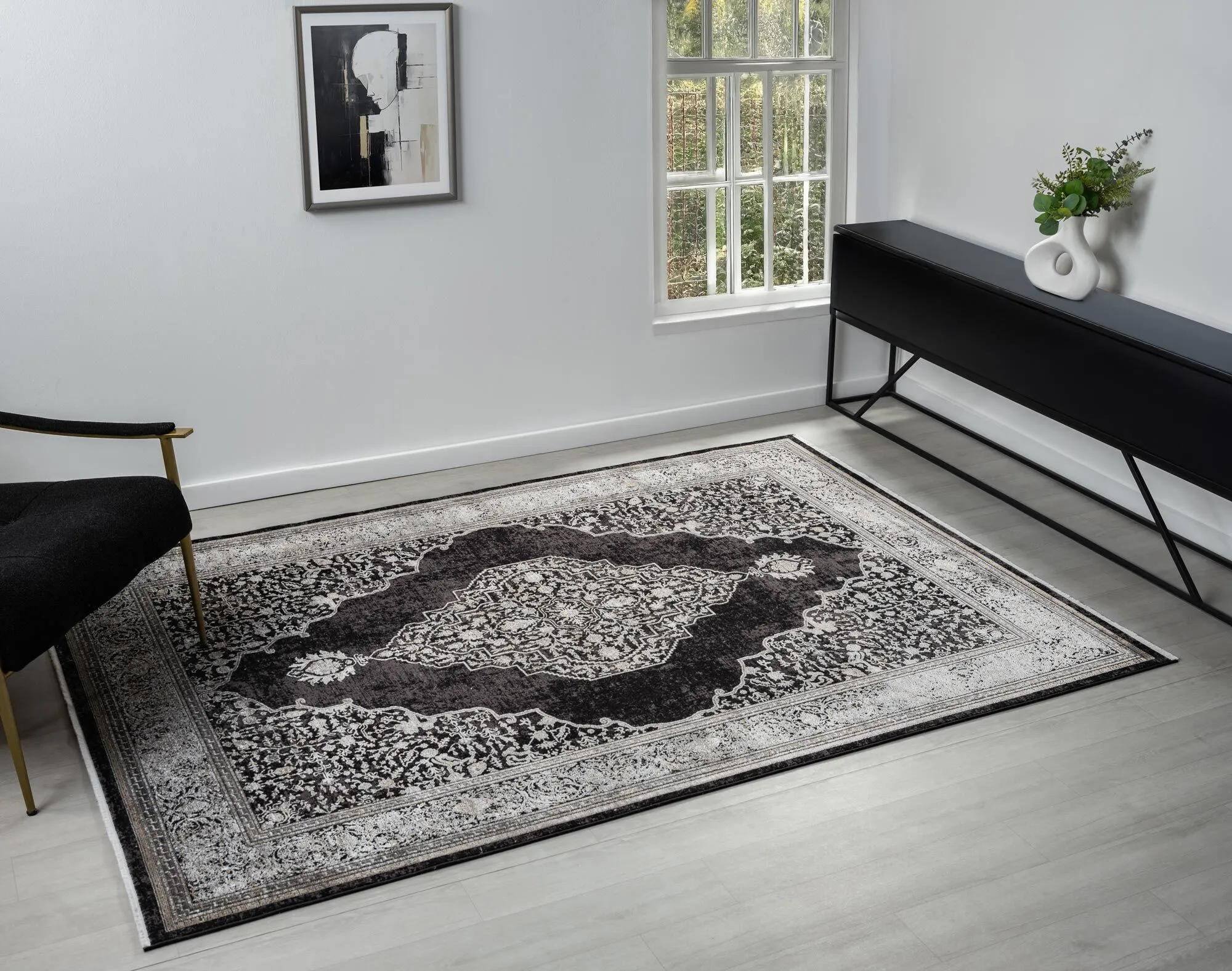Fendi Traditional Medallion Rug