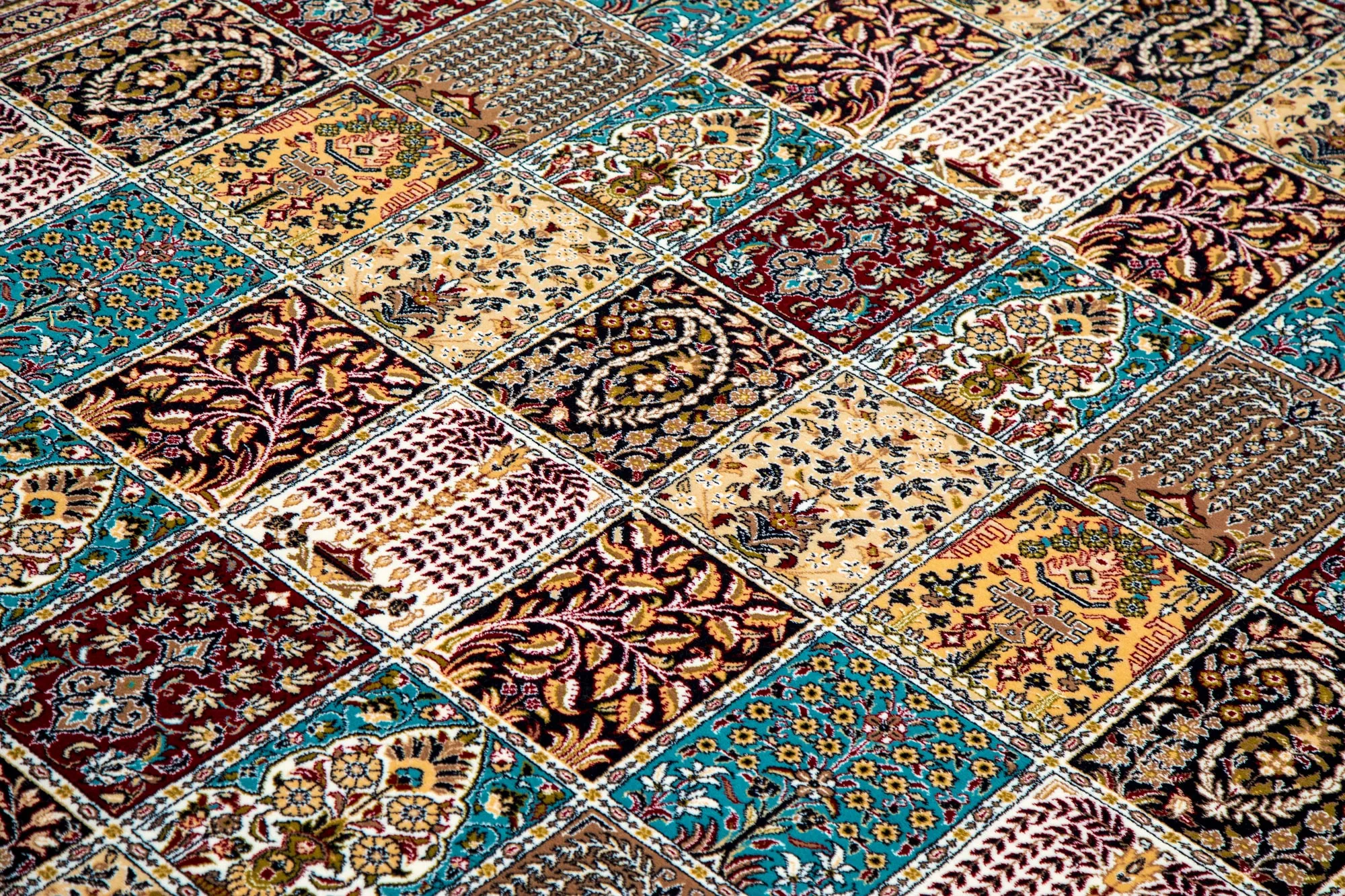 Large View Mona Classic Oriental Fringed Rug