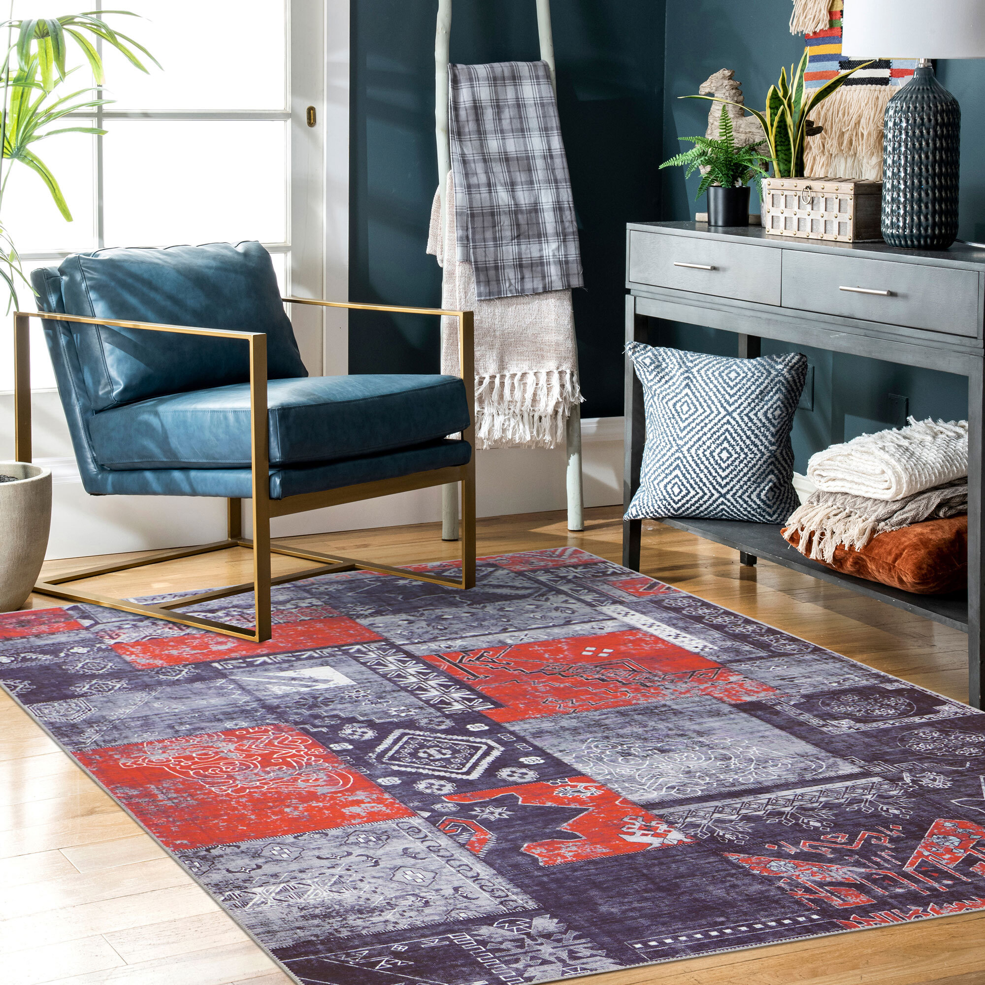 Large View Noble Traditional Distressed Rug