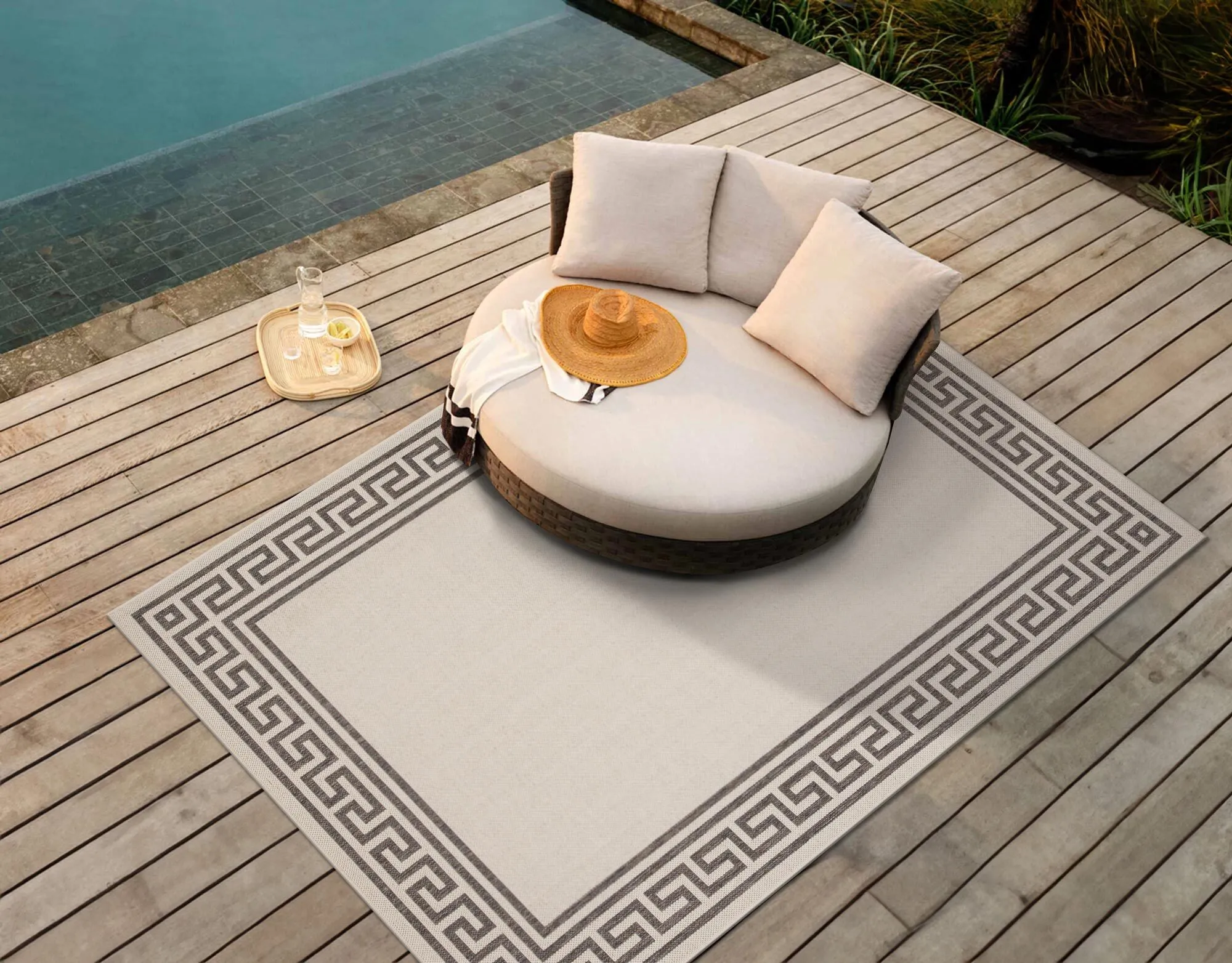 Soleil Ivory Greek Key Border Rug