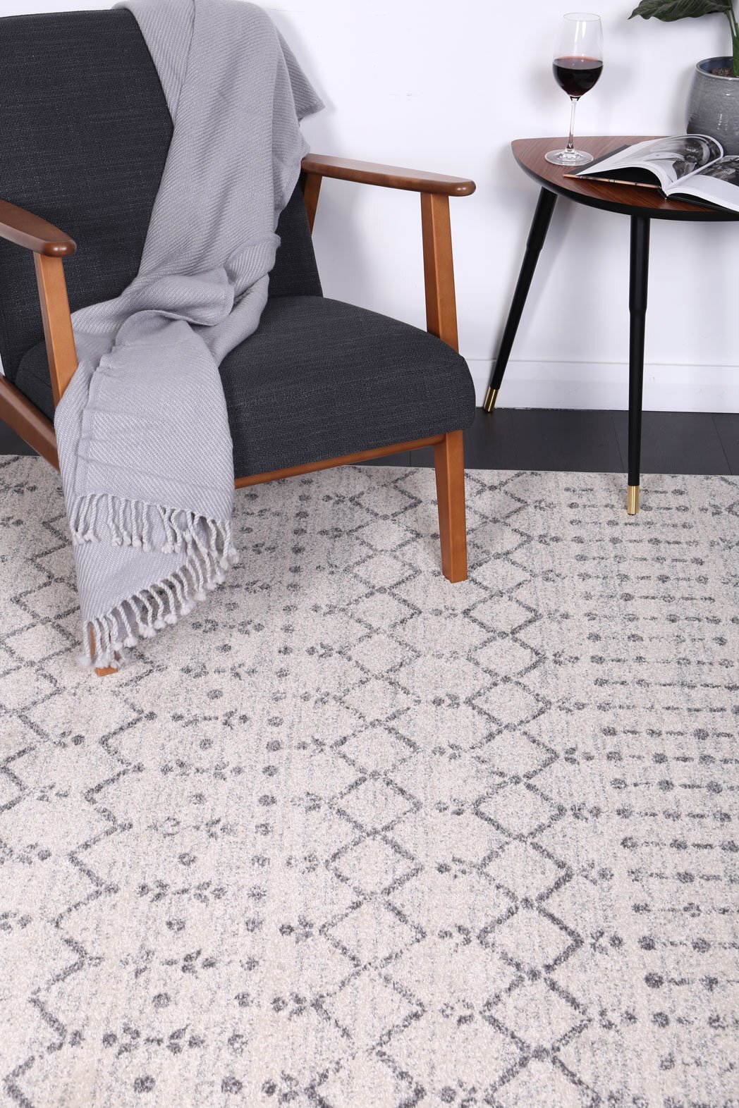 Large View Donna Geometric Rug(Size 230 x 160cm)