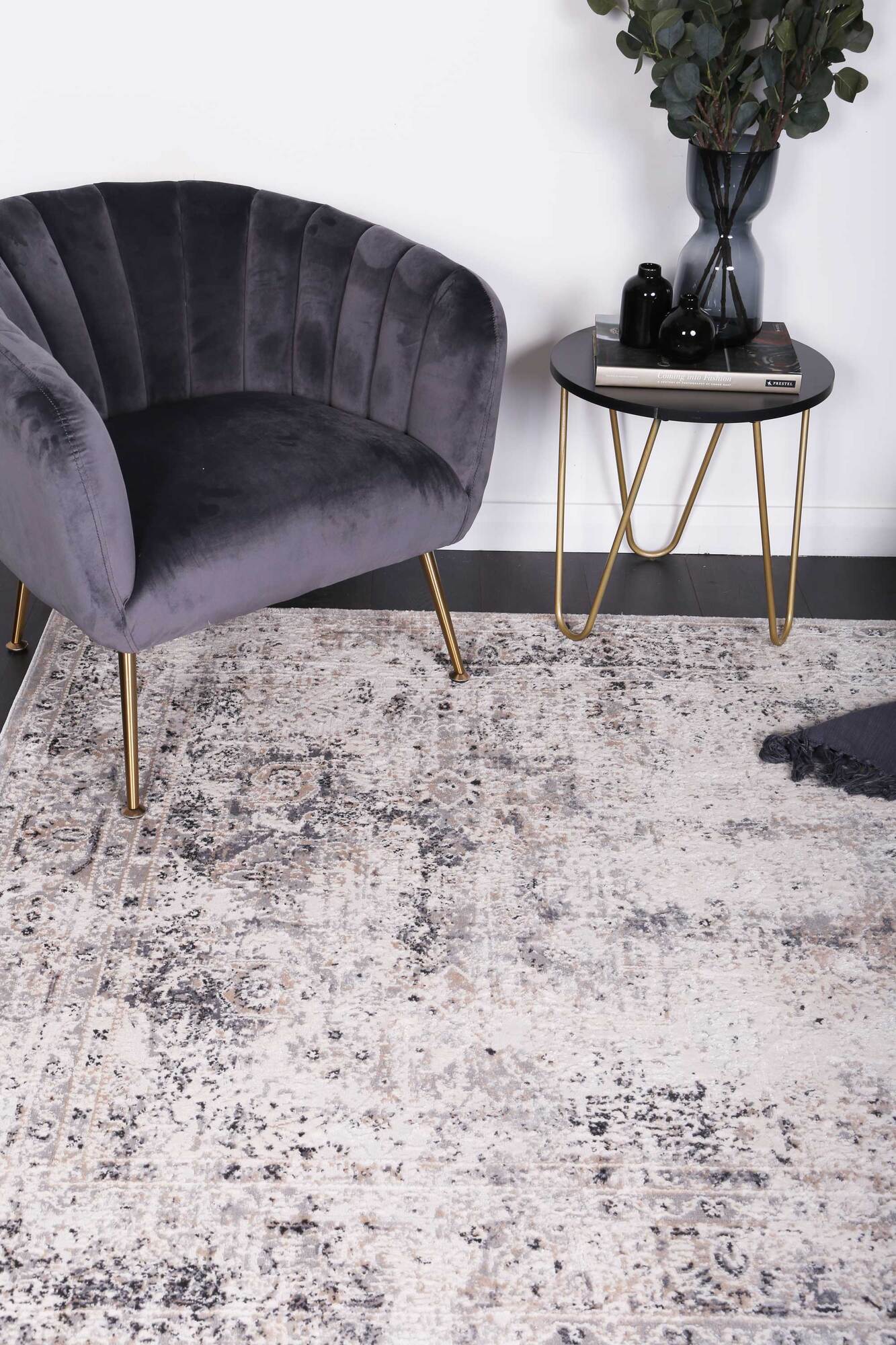 Large View Elvis Traditional Distressed Rug(Size 230 x 160cm)