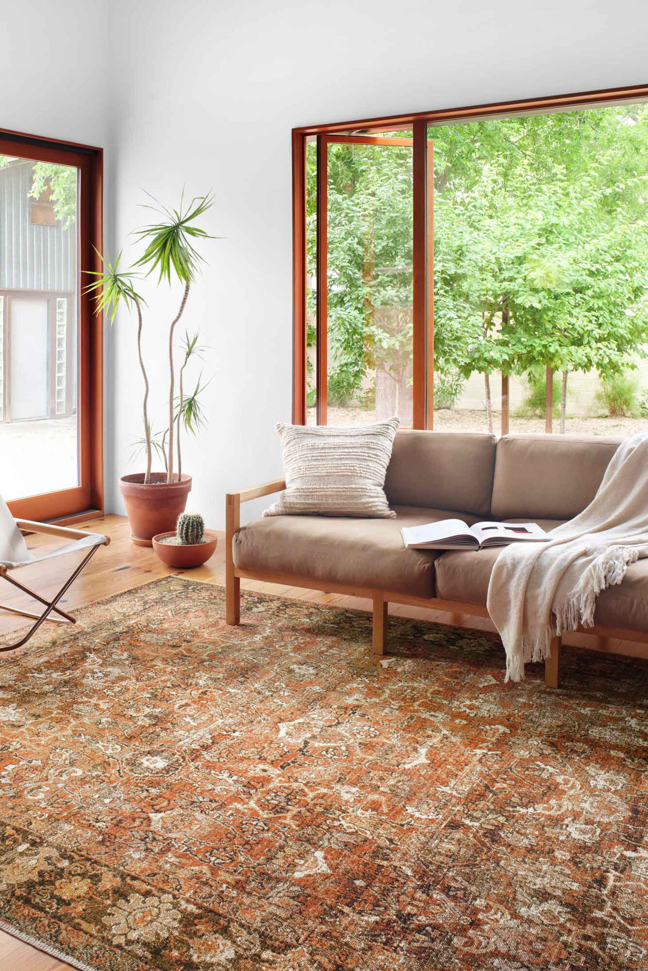 Large View Heriz Floral Transitional Rug(Size 235 x 160cm)