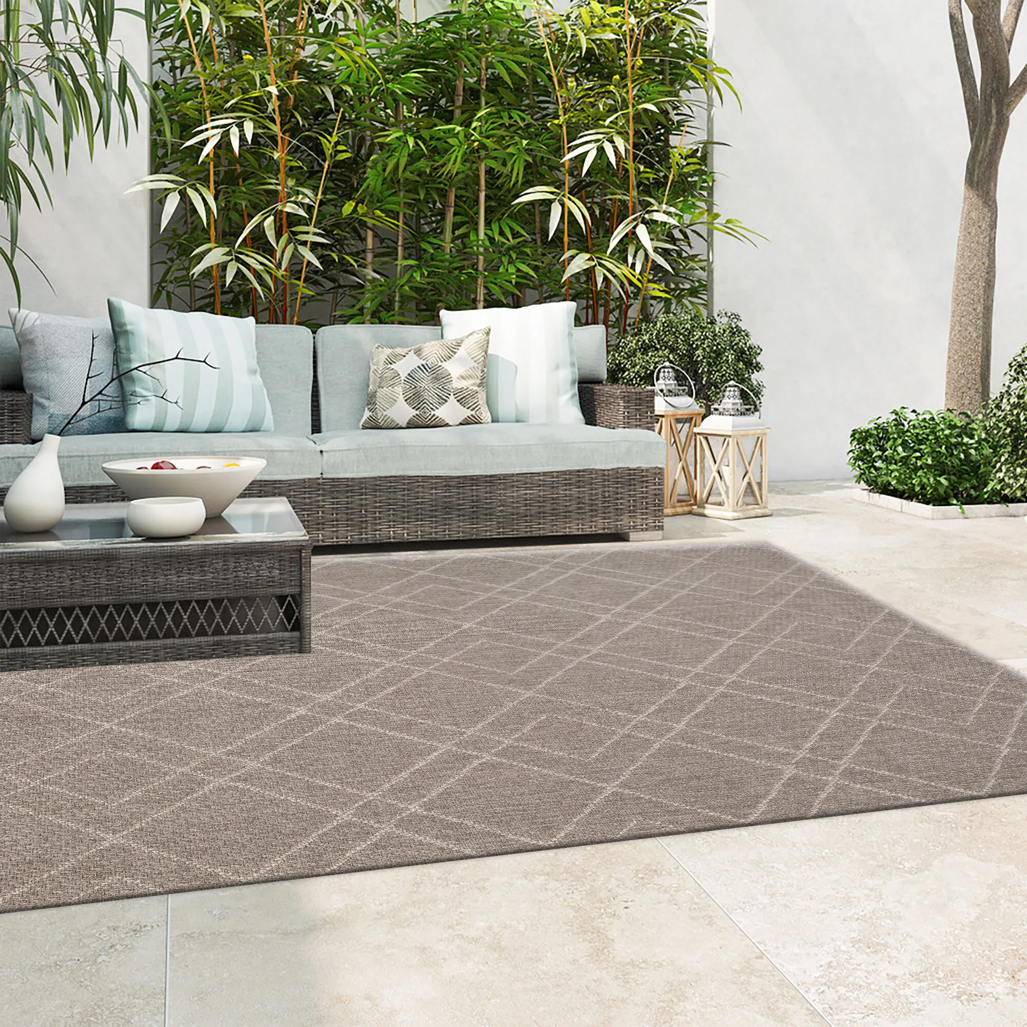 Large View Mika Diamond Design Patio Rug