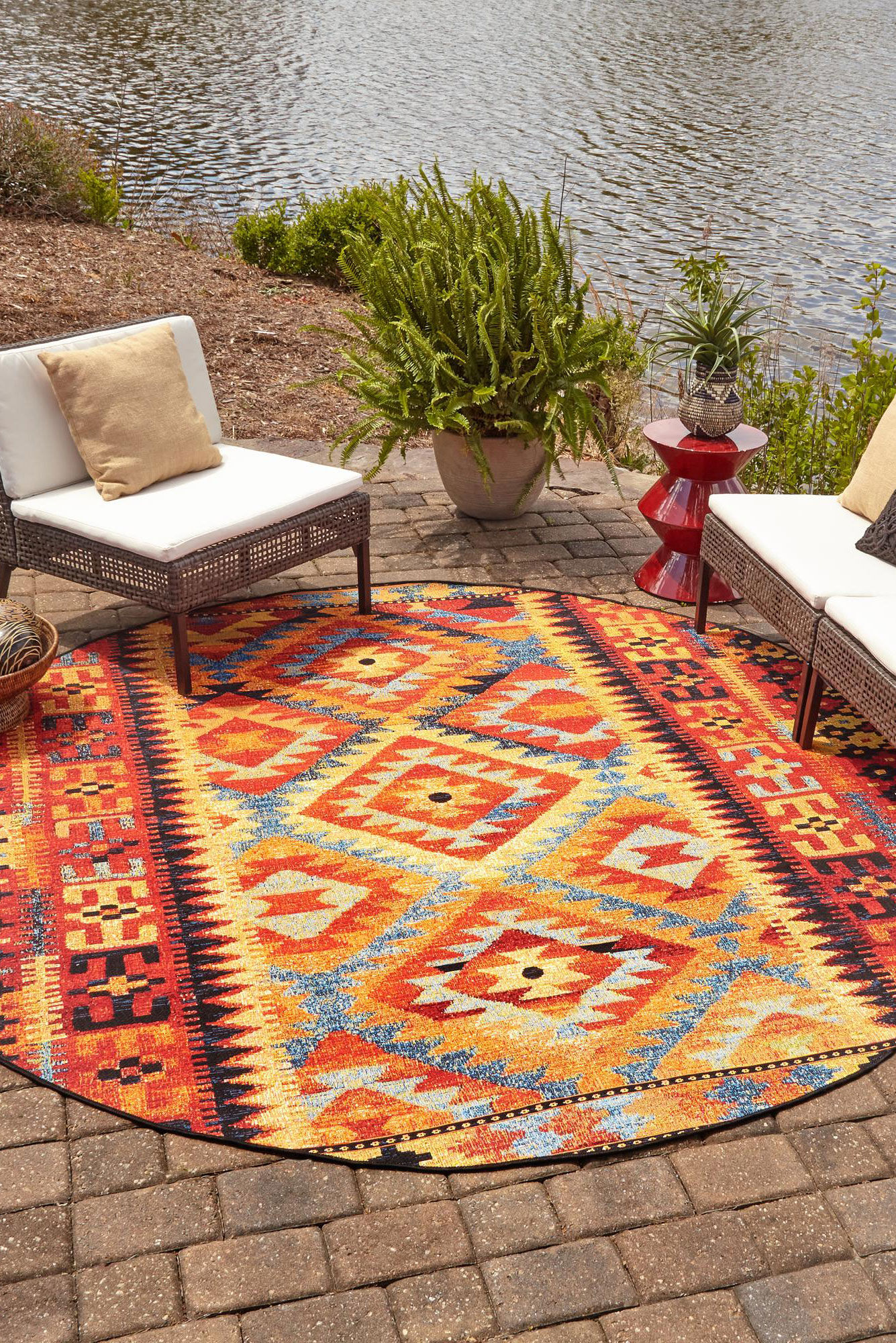 Large View Mystique Round Outdoor Rug