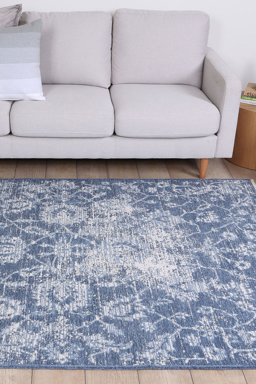 Ryan Blue Distressed Floral Rug(Size 170 x 120cm)