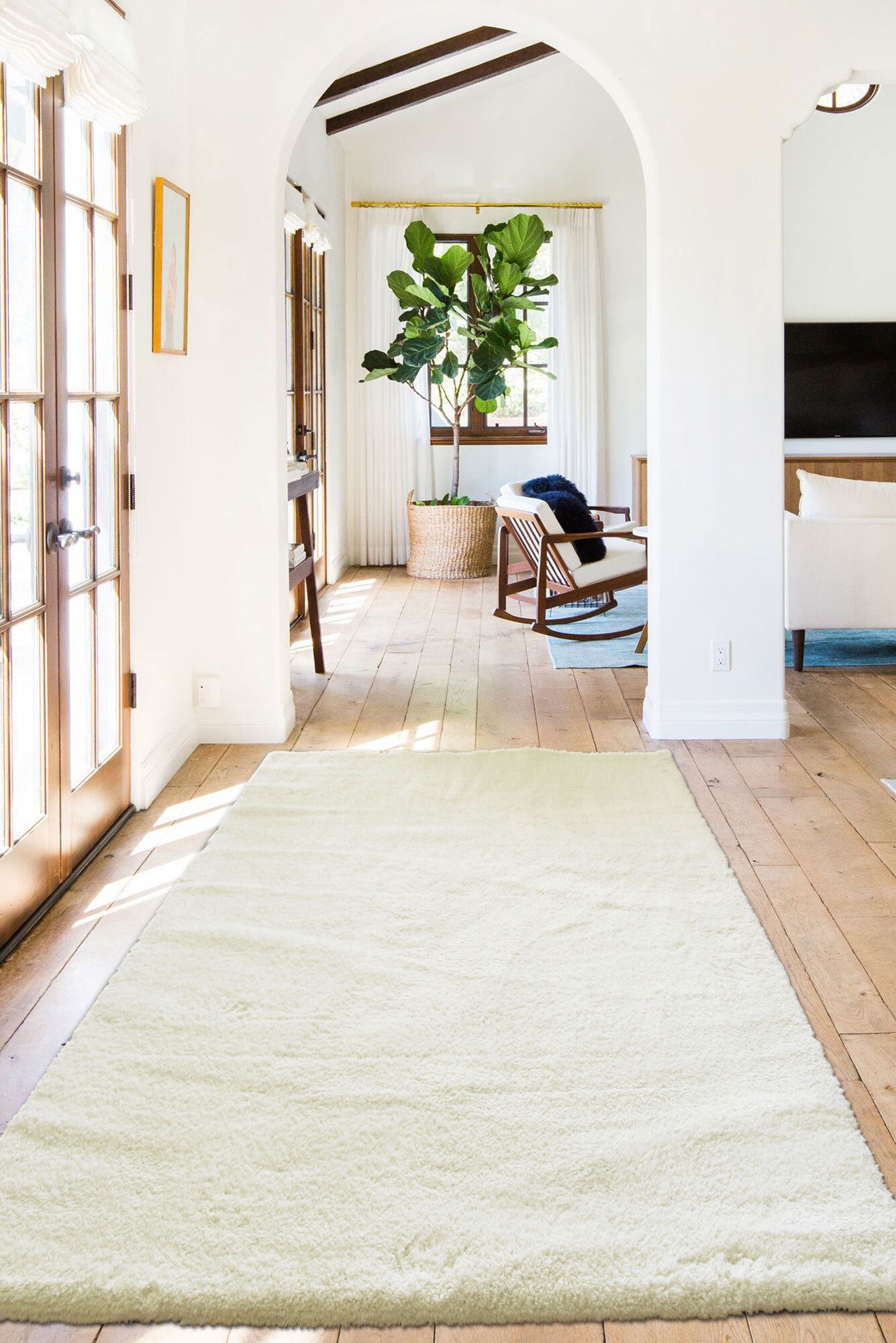 Large View Soft Plain White Thick Shaggy Rug(Size 160 x 120cm)