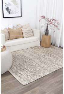 Chea Geometric Wool Rug