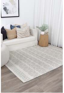 Chea Geometric Wool Rug