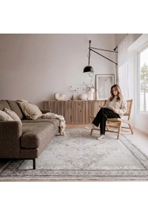 Fendi Traditional Medallion Rug